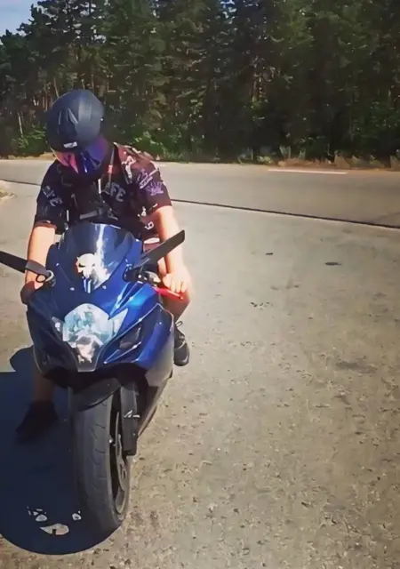 Игорь из Каменца-Подольского, мне 18, познакомлюсь без обязательств