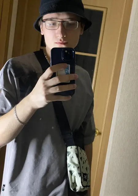 Валера из Харькова, мне 21, познакомлюсь для приятного времяпровождения