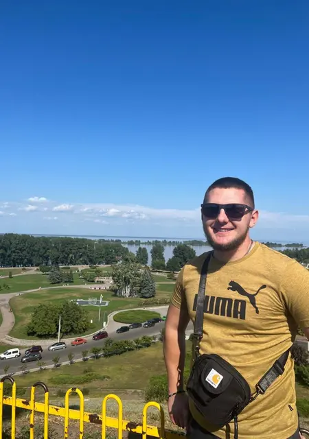 Дмитро из Харькова, мне 24, познакомлюсь для общения