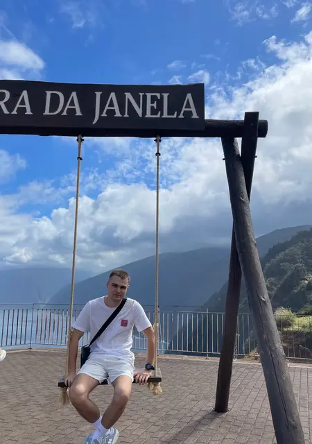 Anatolii из Полонного, мне 24, познакомлюсь без обязательств