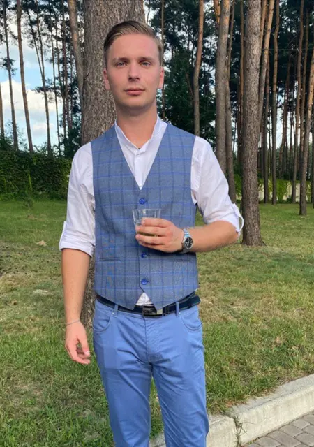 Я Влад, 24, из Сум, ищу знакомство для приятного времяпровождения