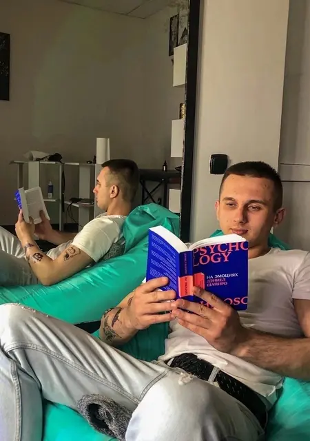 Кирилл из Амстердама, ищу на сайте знакомства на одну ночь