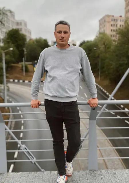 Дмитрий з Харкова, шукаю на сайті відкриті стосунки