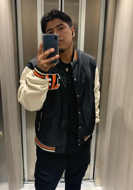 Я Carlos, 21, из Вальядолида, ищу знакомство для приятного времяпровождения