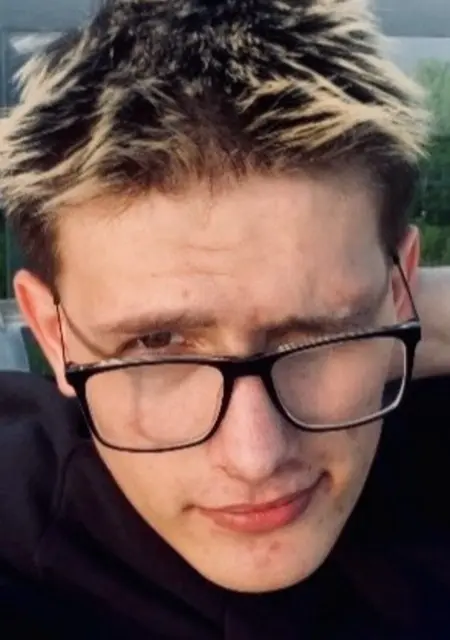 Я Артем, 18, знакомлюсь без обязательств в Киеве