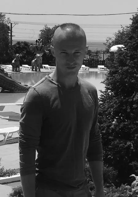 I'm Axel, 37 from Newcastle upon Tyne, seeking connections for no strings attached