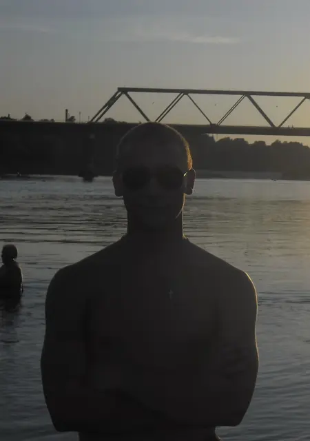 Я Евгений, 33, из Кобрина, ищу знакомства на одну ночь