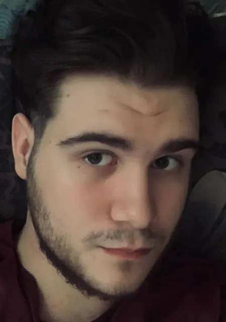 Я Кирилл, 27 років з Запоріжжя, шукаю знайомства без зобов'язань