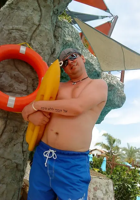 Я Алекс, 53, из Луганска, ищу знакомство для приятного времяпровождения