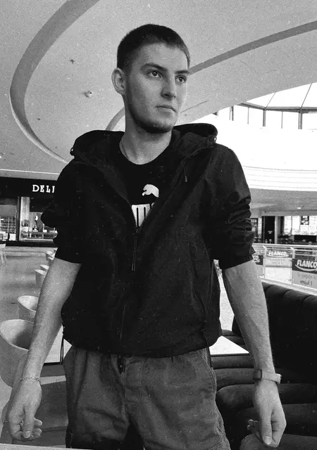 Zhenya из Инеу, мне 21, познакомлюсь для открытые отношения