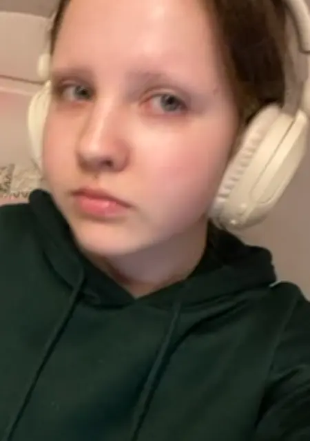 Я Рита, 18, из Парижа, ищу знакомство для постоянных отношений