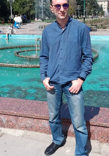 Я Артур, 25, из Ровно, ищу знакомства без обязательств