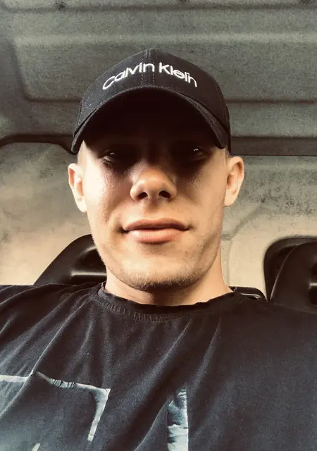 Я Коля Пехньо, 25 років з Мукачево, шукаю знайомство для постійні стосунки