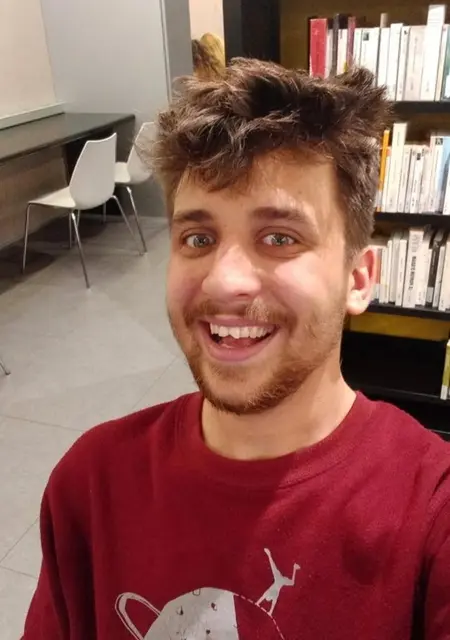 Soy Marc, 23 años de Barcelona, busco conocer gente para relación a largo plazo