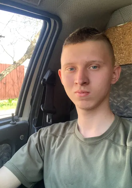 Я Ярослав, 20, из Франкфурта-на-майне, ищу знакомства на одну ночь