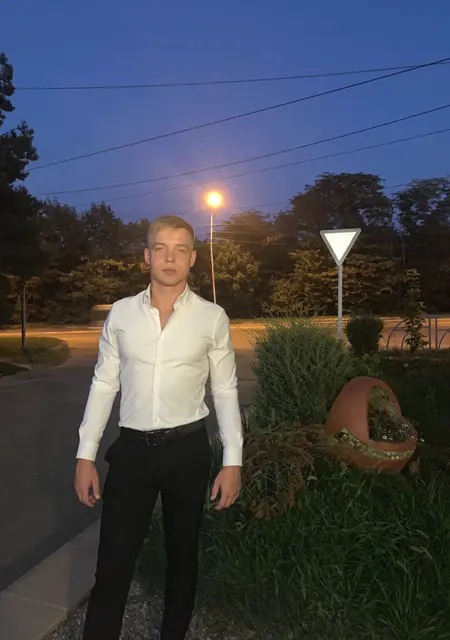 Я Максим, 27 років, знайомлюсь для приємного проведення часу у Луганську