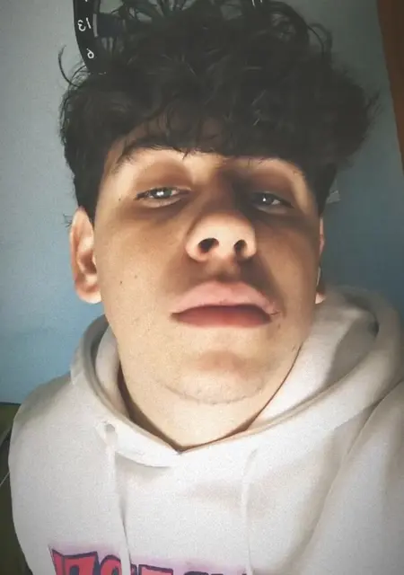 Я Tanqueta, 21, из Овьедо, ищу знакомство для дружбы