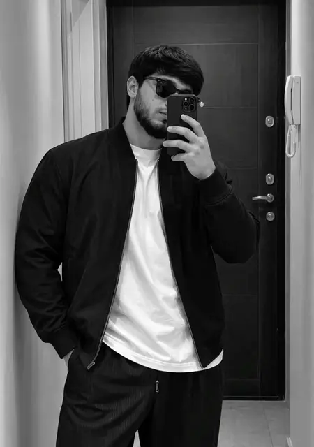 Soy Ayaz, 24 años de Madrid, busco conocer gente para lío de una noche