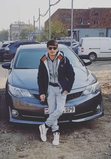 Я Hrach, 28, из Еревана, ищу знакомства без обязательств
