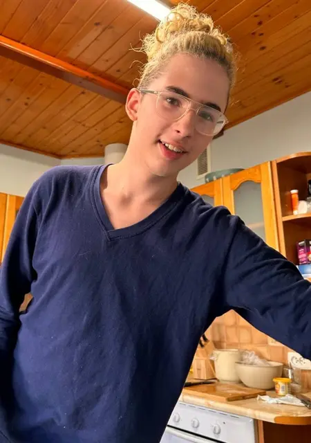 Я Влад, 18, из Вроцлава, ищу знакомство для открытые отношения