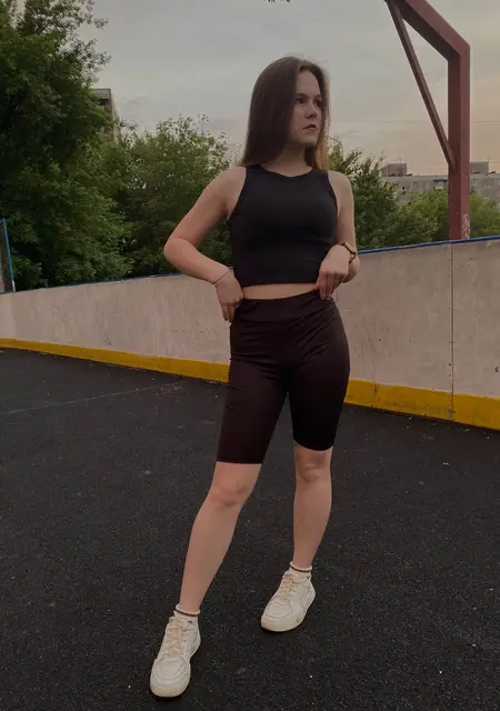 Алена из Амстердама, ищу на сайте приятное времяпровождение