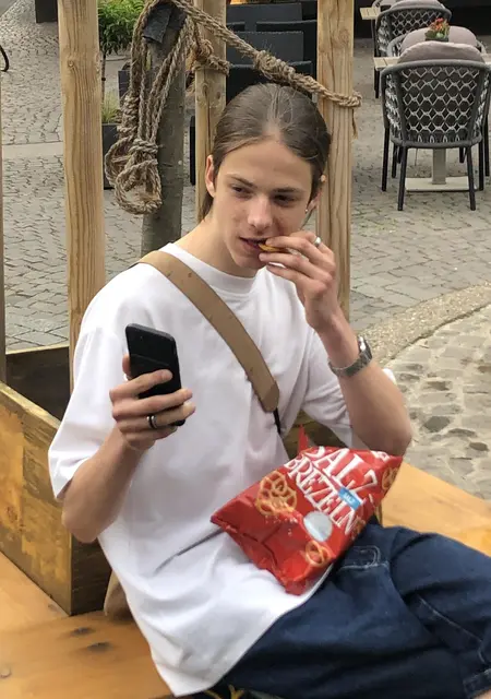 Саня из Билефельда, мне 22, познакомлюсь на одну ночь