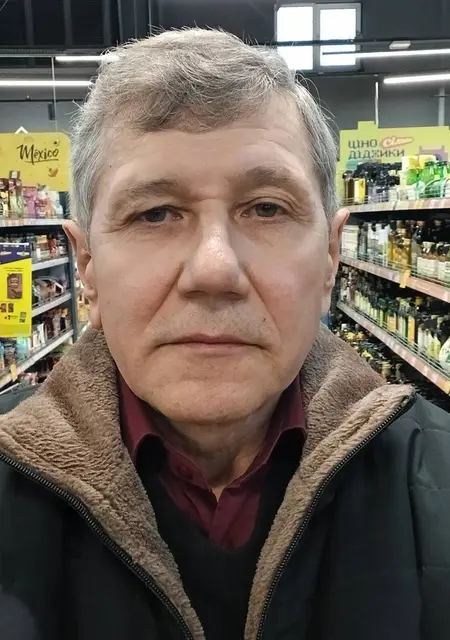 Я Влад, 58 років, знайомлюсь без зобов'язань у Києві