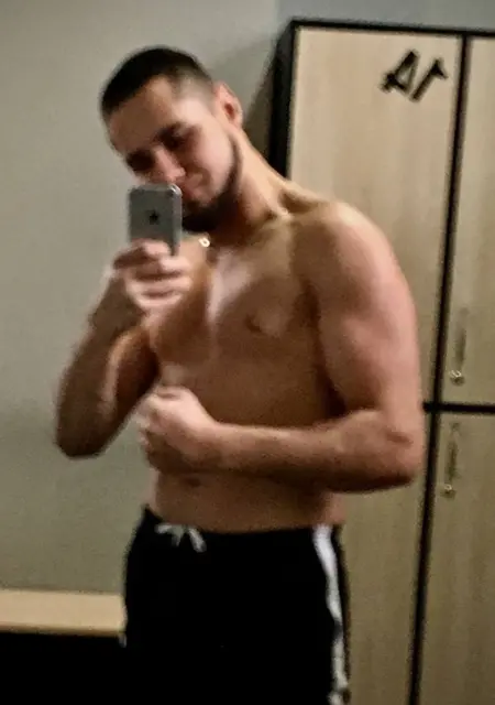 Я Денис, 20 років, знайомлюсь для дружби у Вінниці