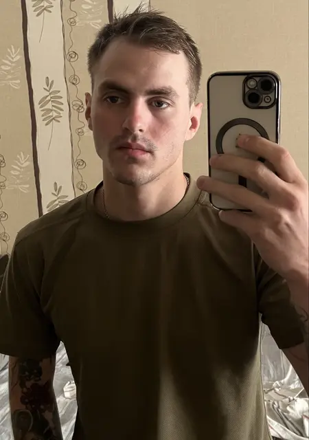 Я Руслан, 21, из Одессы, ищу знакомства на одну ночь