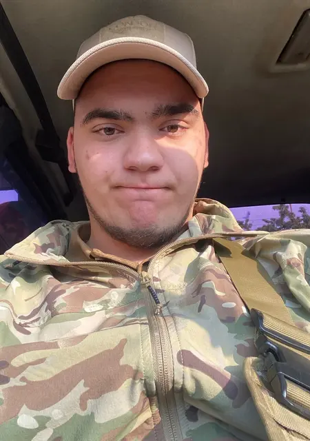 Danik з Амвросіївки, мені 25 років, познайомлюсь на одну ніч