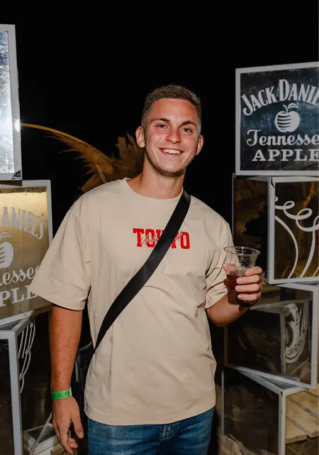 Steven из Батуми, мне 23, познакомлюсь для приятного времяпровождения