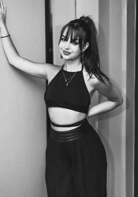 Я Eleni Pl, 21, из Афин, ищу знакомство