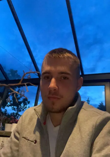 Alwin из Ханден, мне 21, познакомлюсь для общения