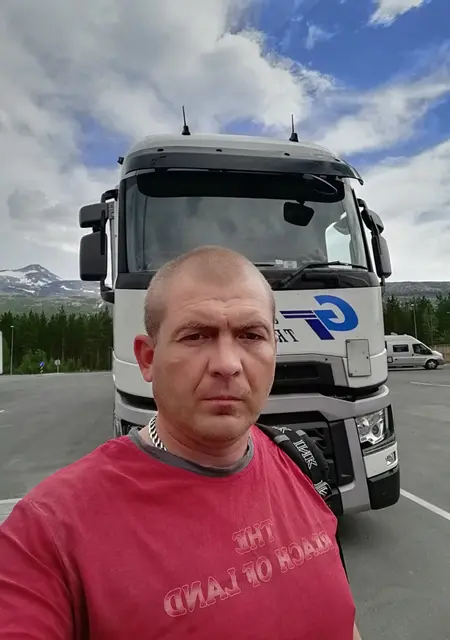 Александр из Черкасс, мне 43, познакомлюсь для приятного времяпровождения