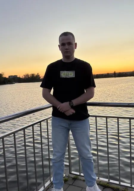 Я Максим, 20, знакомлюсь без обязательств в Ивано-Франковске