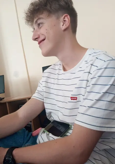 Артур из Баку, ищу на сайте знакомства на одну ночь