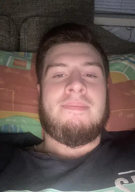 Я Артем, 25 років з Гуляйполя, шукаю знайомство для постійних стосунків