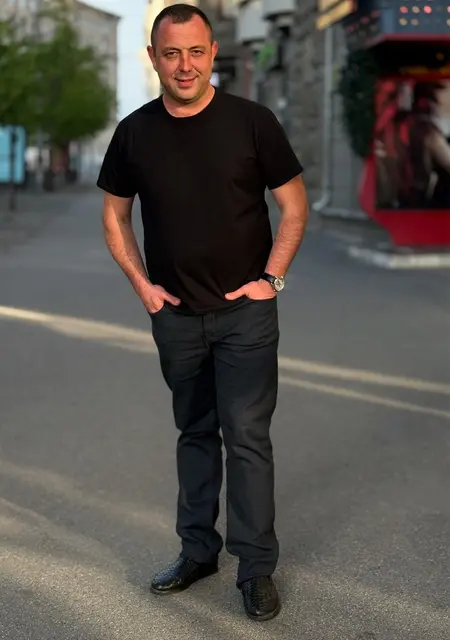 Я Роман, 35 років, знайомлюсь без зобов'язань у Мелітополі