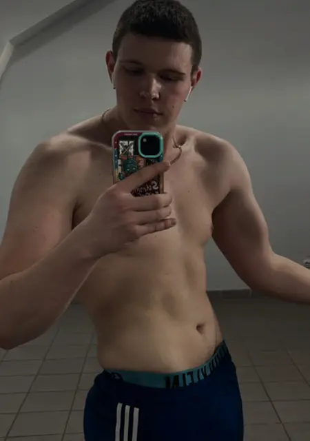 Я Vlad, 23 років, знайомлюсь для спілкування у Кропивницькому