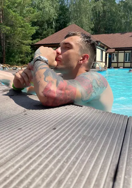 Антон из Брюсселя, ищу на сайте знакомства на одну ночь