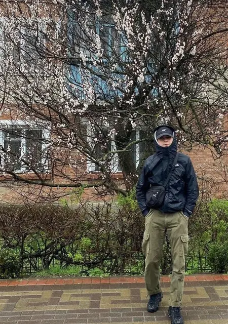 Женя из Броваров, мне 24, познакомлюсь без обязательств