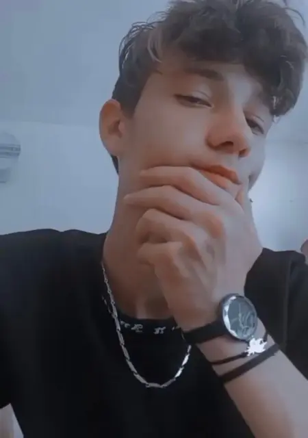 Я Berkay, 21, из Анкары, ищу знакомство для вирта