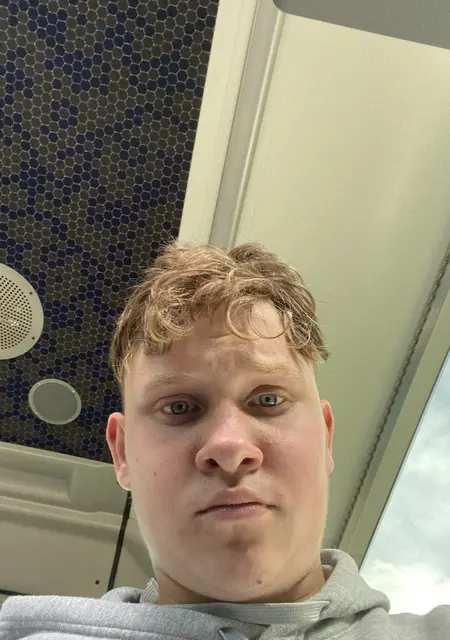 Max из Белфаст, мне 18, познакомлюсь на одну ночь