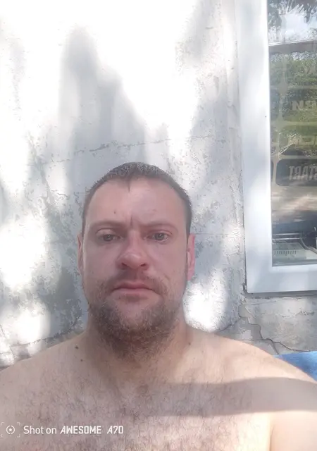 Антон из Макеевки, ищу на сайте знакомства без обязательств