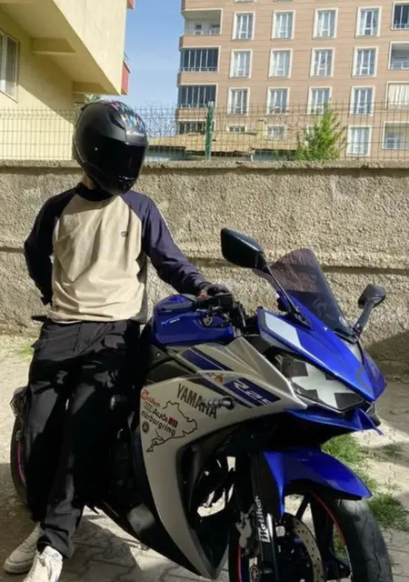 Я Максим, 18, из Баку, ищу знакомство для общения