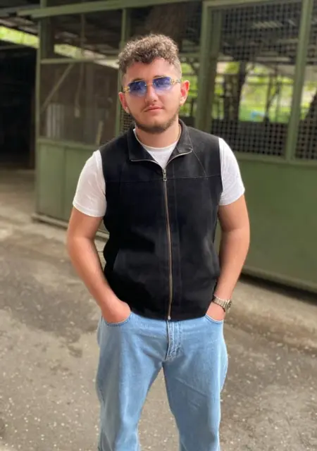 Я Гор, 18, из Еревана, ищу знакомство для постоянных отношений