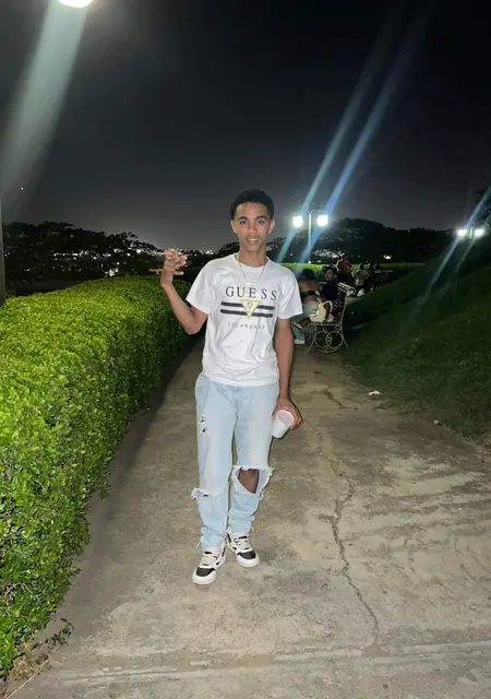 Я Luis, 19, знакомлюсь без обязательств в Сантьяго-де-лос-кабальеросе