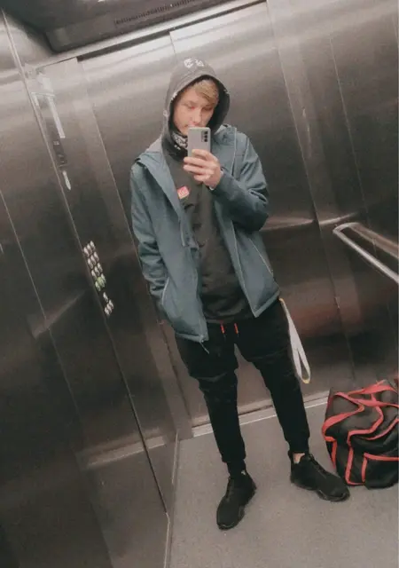 Я Maks, 25, знакомлюсь для вирта в Кельце