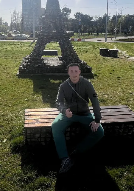 Я Артем, 22 років, знайомлюсь без зобов'язань у Черкасах