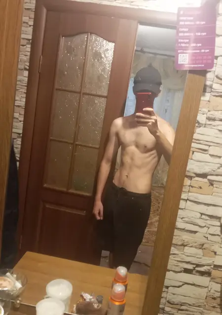 Артем из Коростеня, мне 21, познакомлюсь для общения